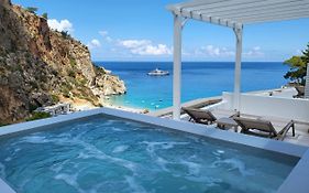 Agnantema luxury suites
